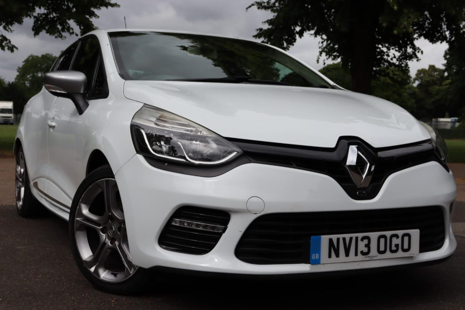 Renault Clio Listing Image