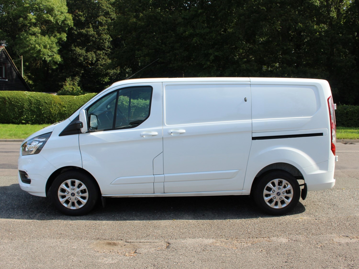 Ford Transit Custom Listing Image