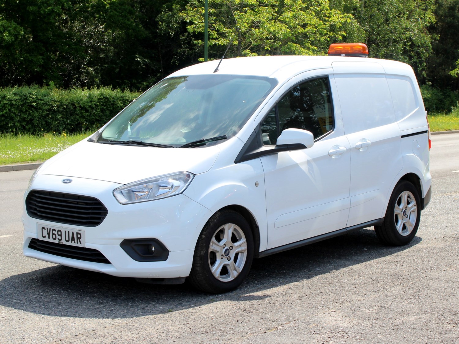 Ford Transit Courier Listing Image