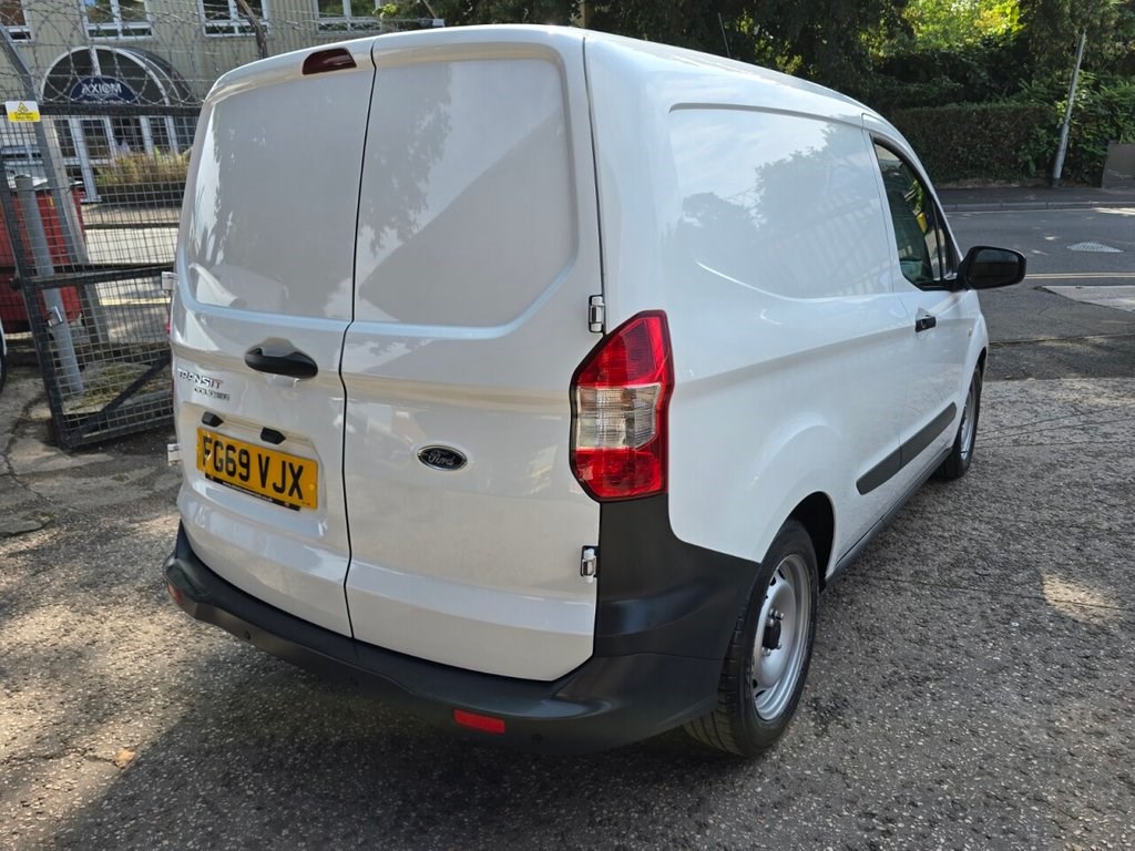 Ford Transit Courier Listing Image