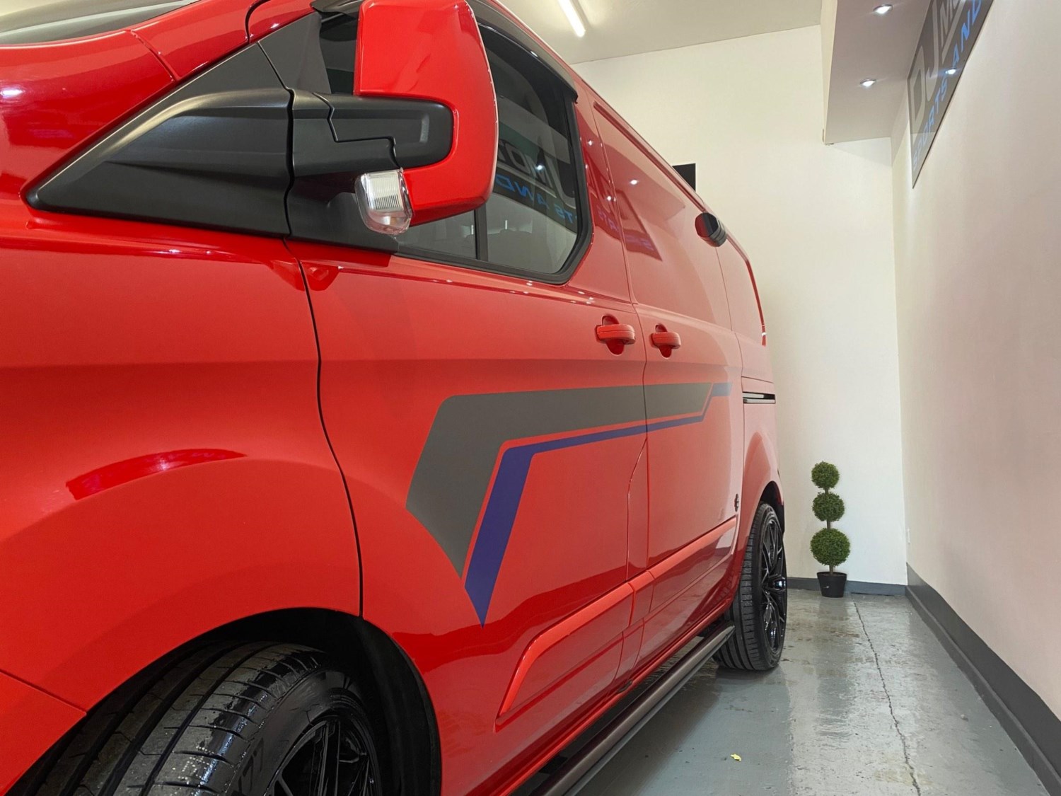 Ford Transit Custom Listing Image