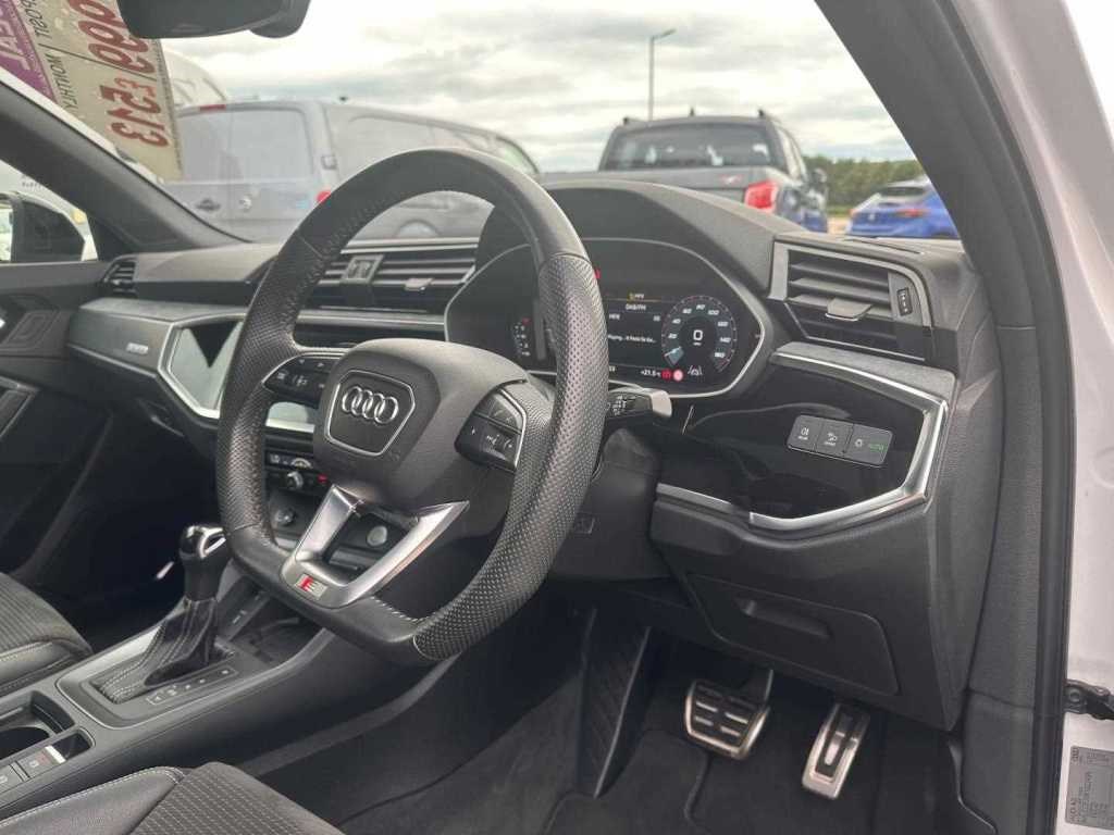 Audi Q3 Listing Image