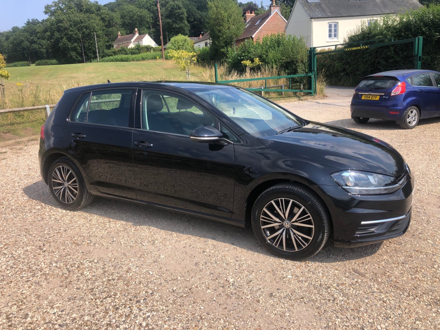 Volkswagen Golf Listing Image