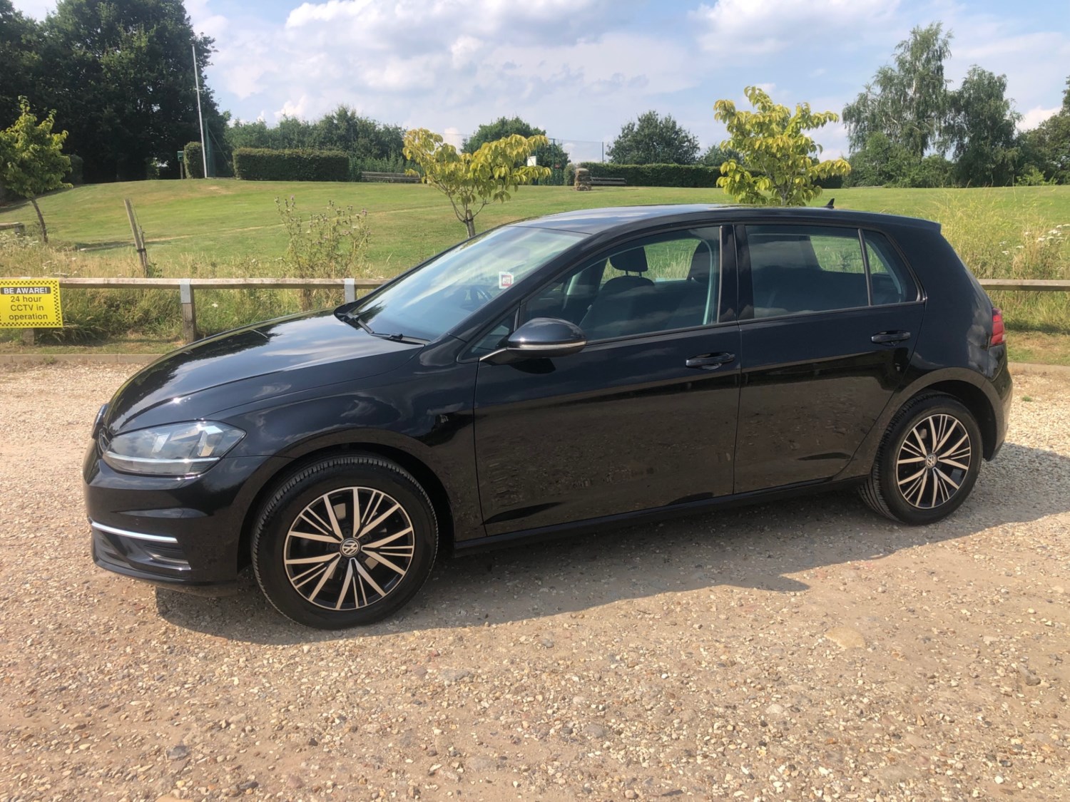 Volkswagen Golf Listing Image