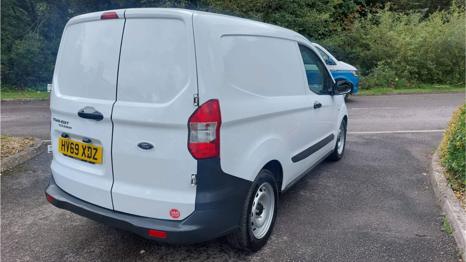 Ford Transit Courier Listing Image