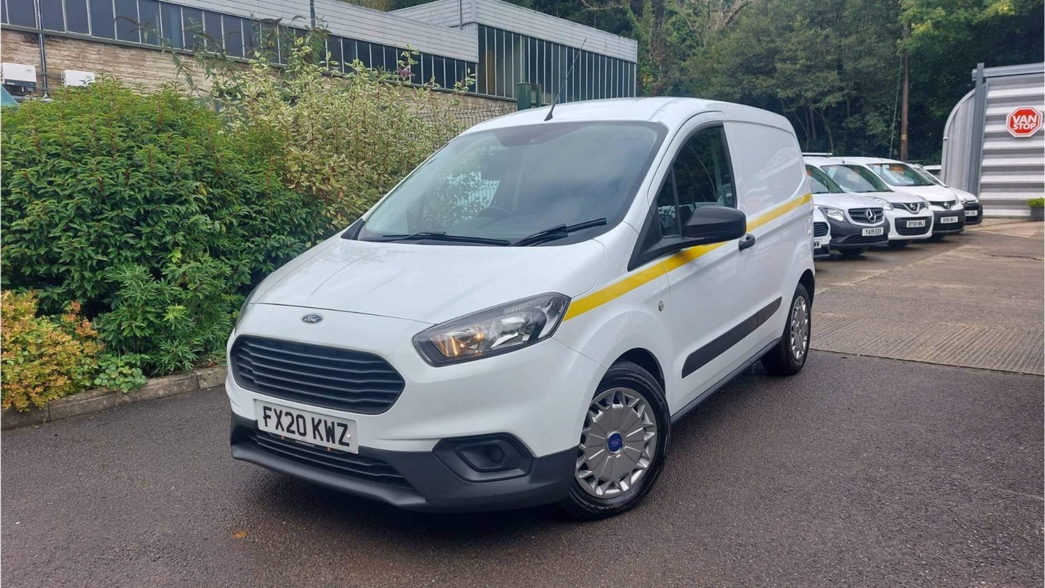 Ford Transit Courier Listing Image