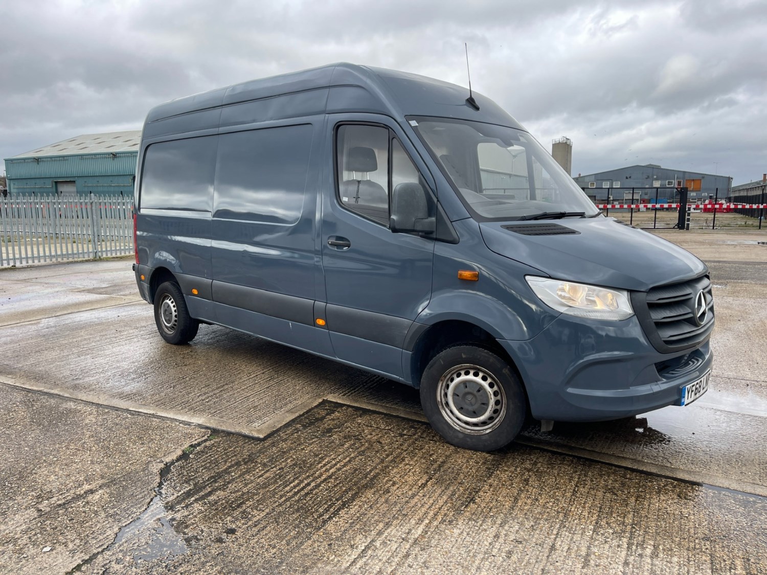 Mercedes-Benz Sprinter Listing Image