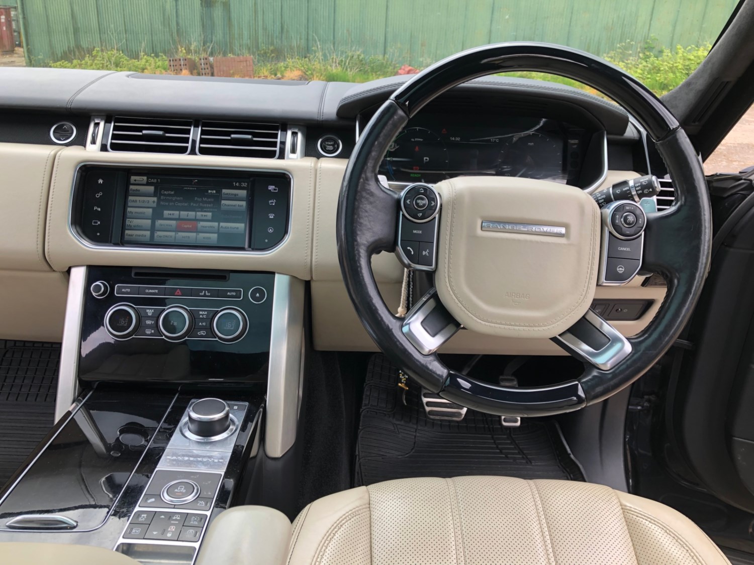 Land Rover Range Rover Listing Image