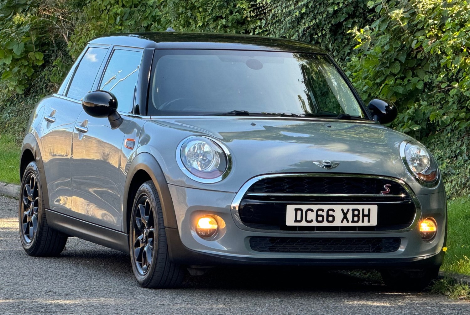 MINI Hatch Listing Image