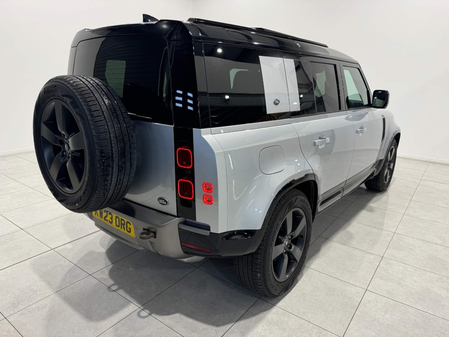 Land Rover Defender 110 Listing Image