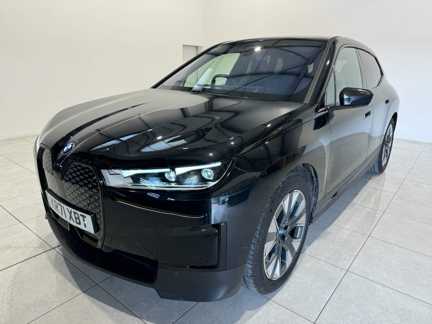 BMW iX Listing Image