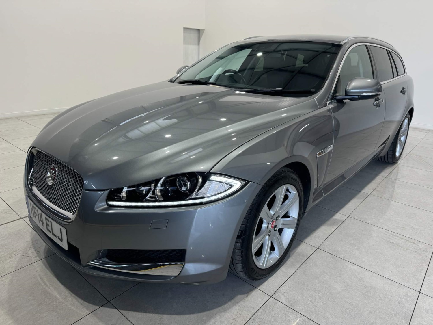 Jaguar XF Listing Image