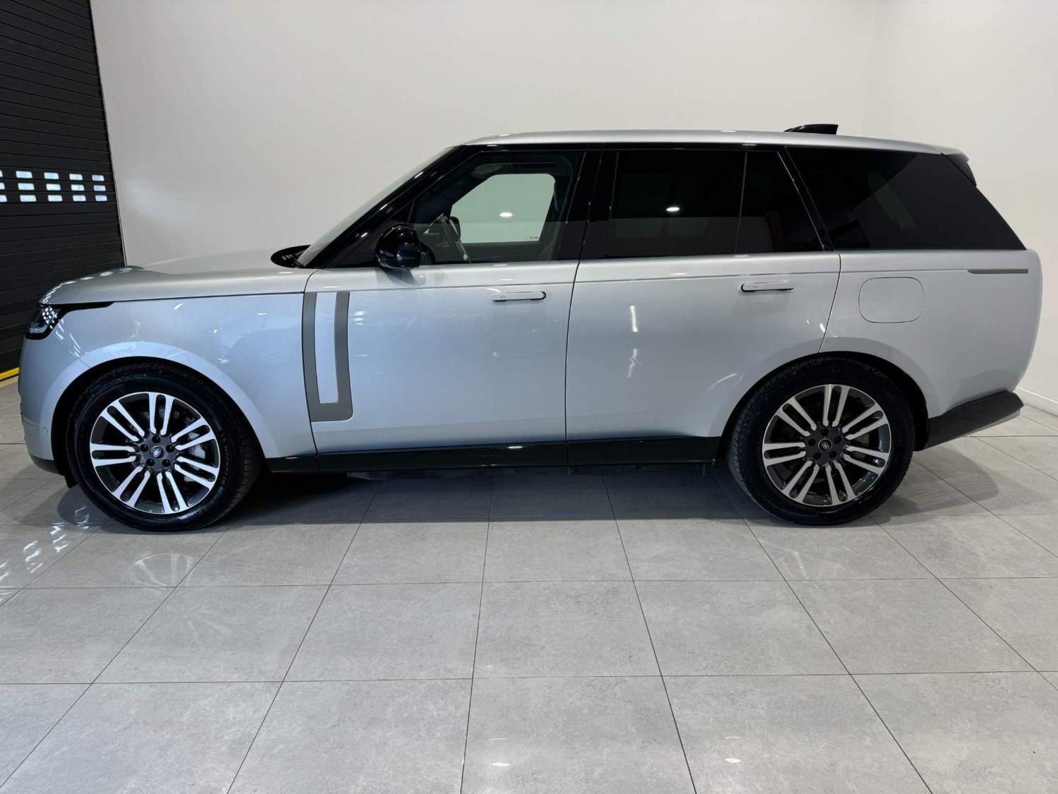 Land Rover Range Rover Listing Image