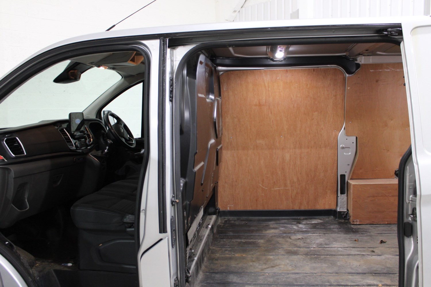 Ford Transit Custom Listing Image