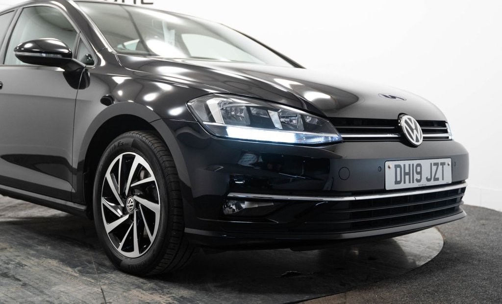 Volkswagen Golf Listing Image