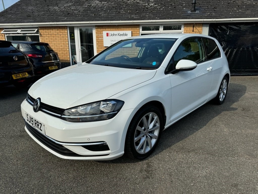 Volkswagen Golf Listing Image