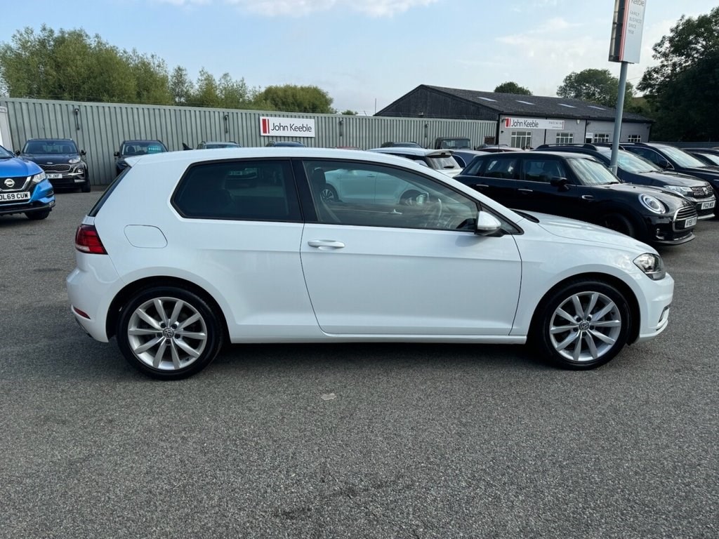 Volkswagen Golf Listing Image