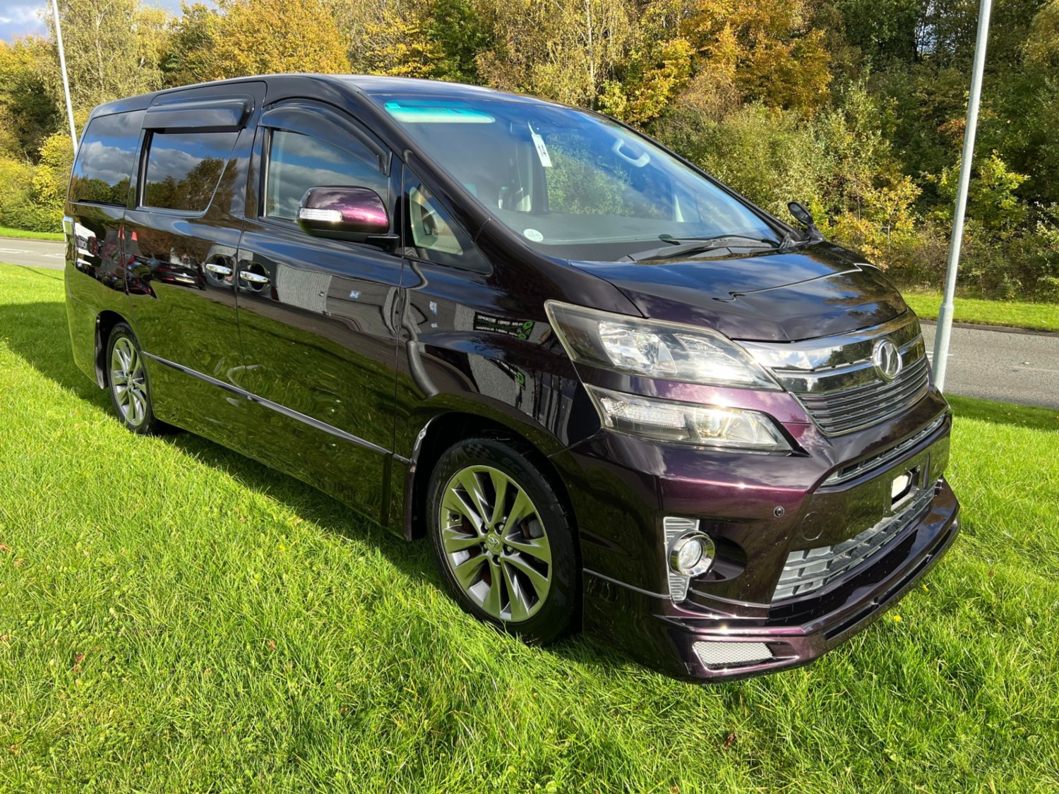 Toyota Vellfire Listing Image