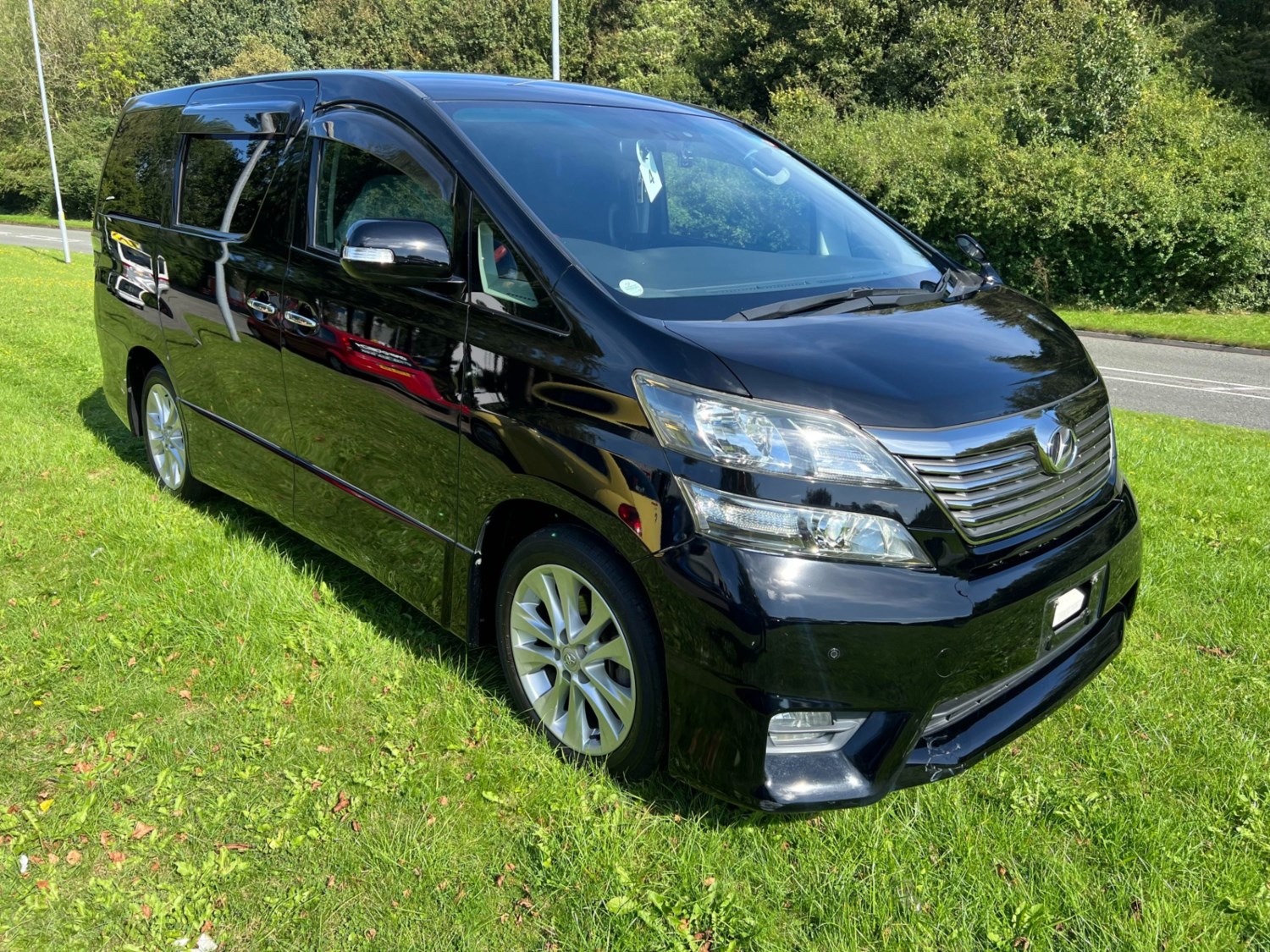 Toyota Vellfire Listing Image