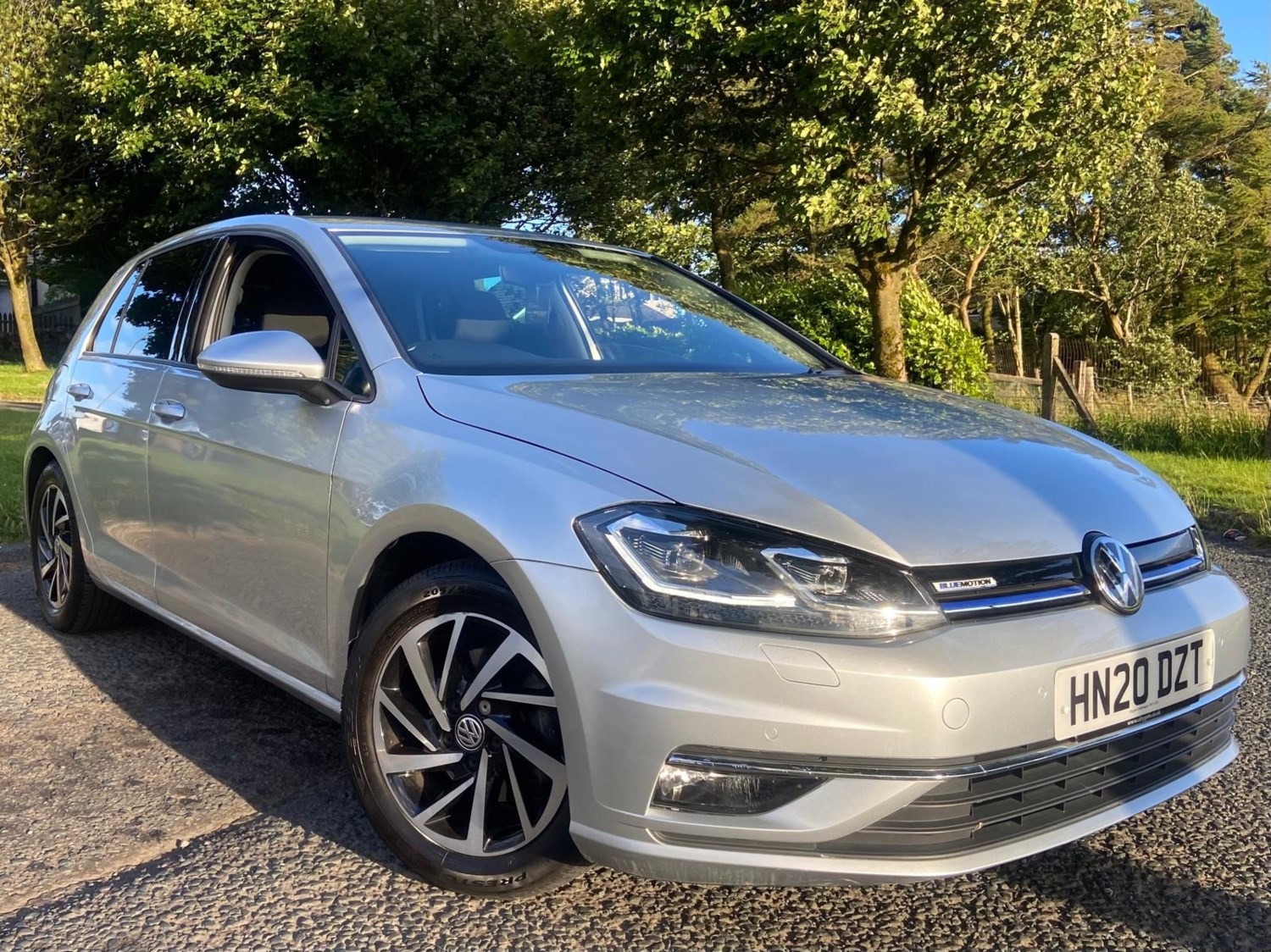 Volkswagen Golf Listing Image