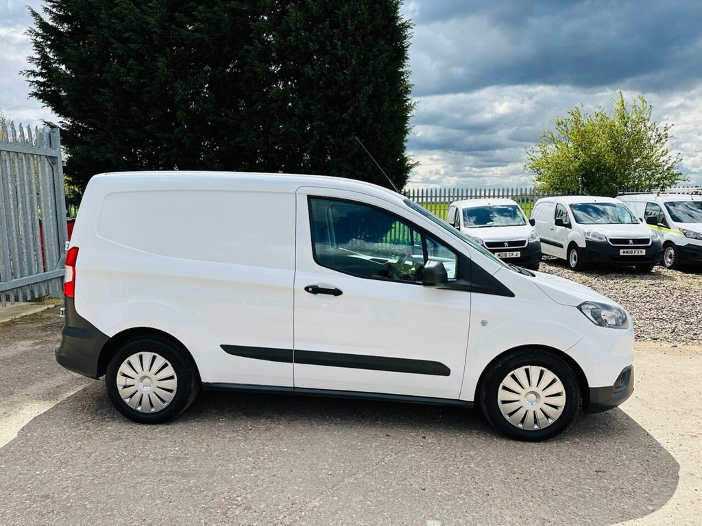 Ford Transit Courier Listing Image