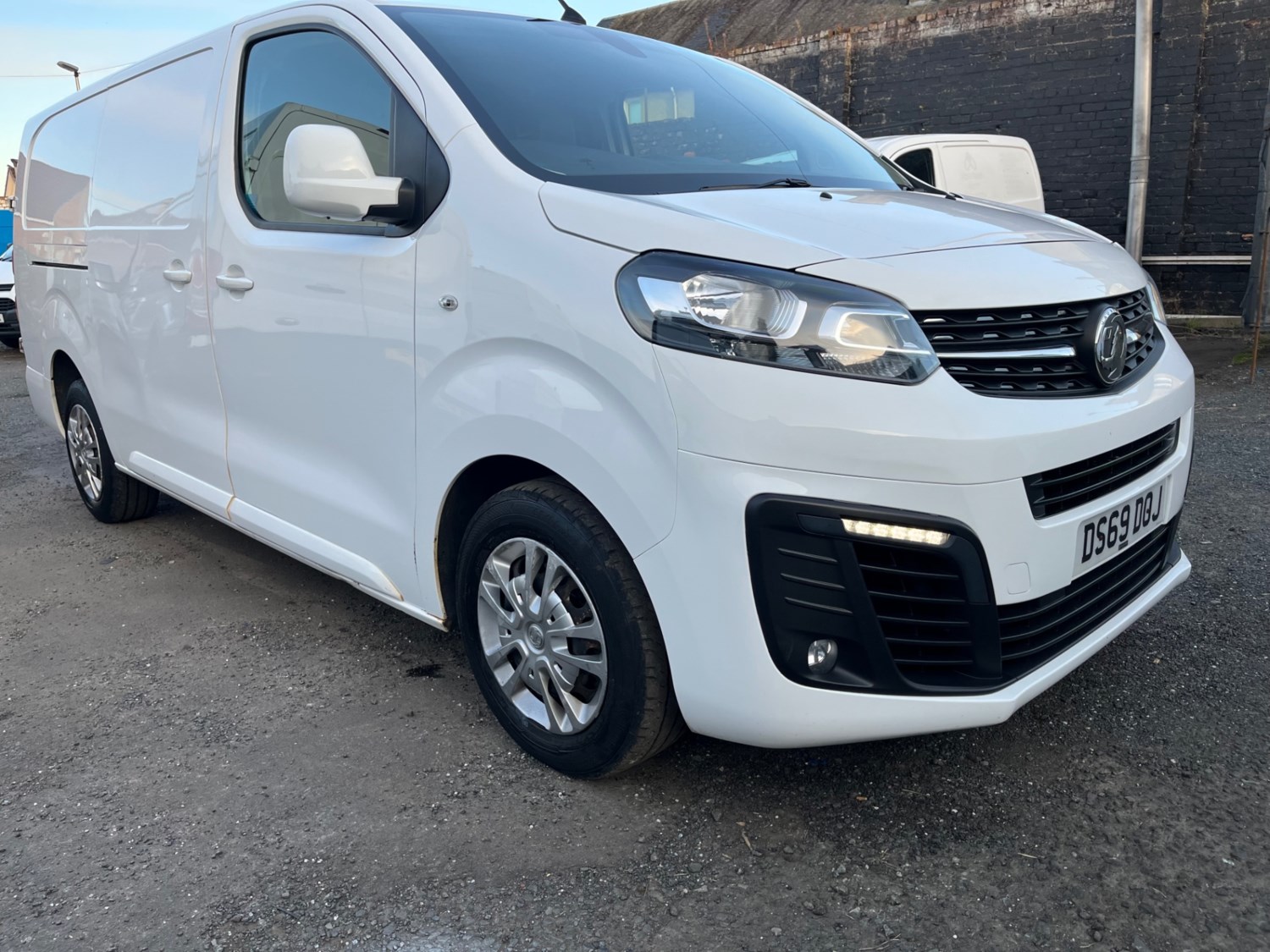 Vauxhall Vivaro Listing Image