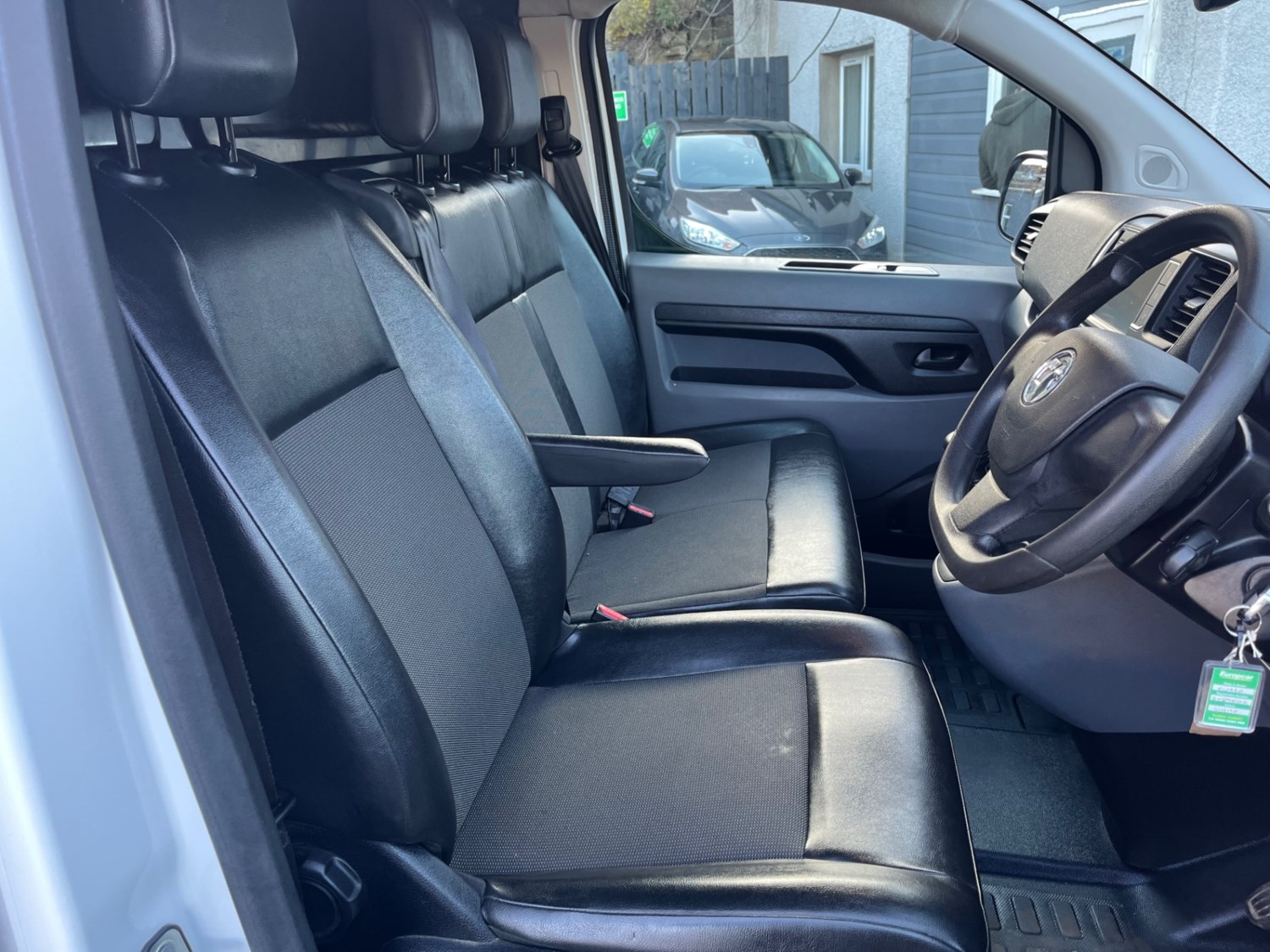 Vauxhall Vivaro Listing Image