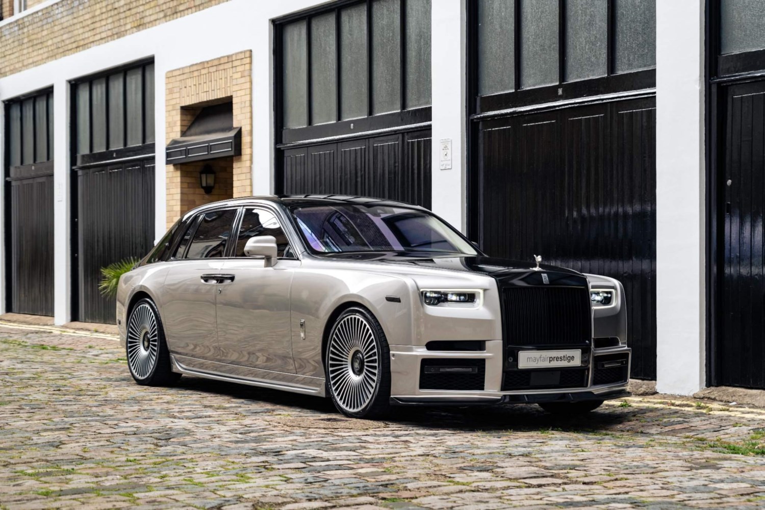 Rolls-Royce Phantom Listing Image
