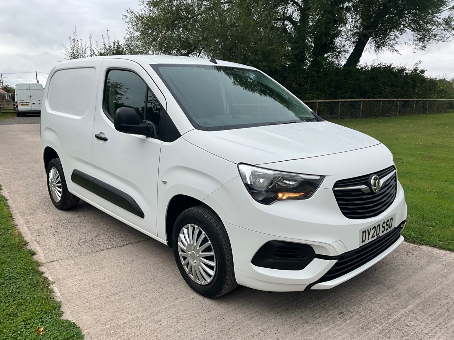 Vauxhall Combo Listing Image