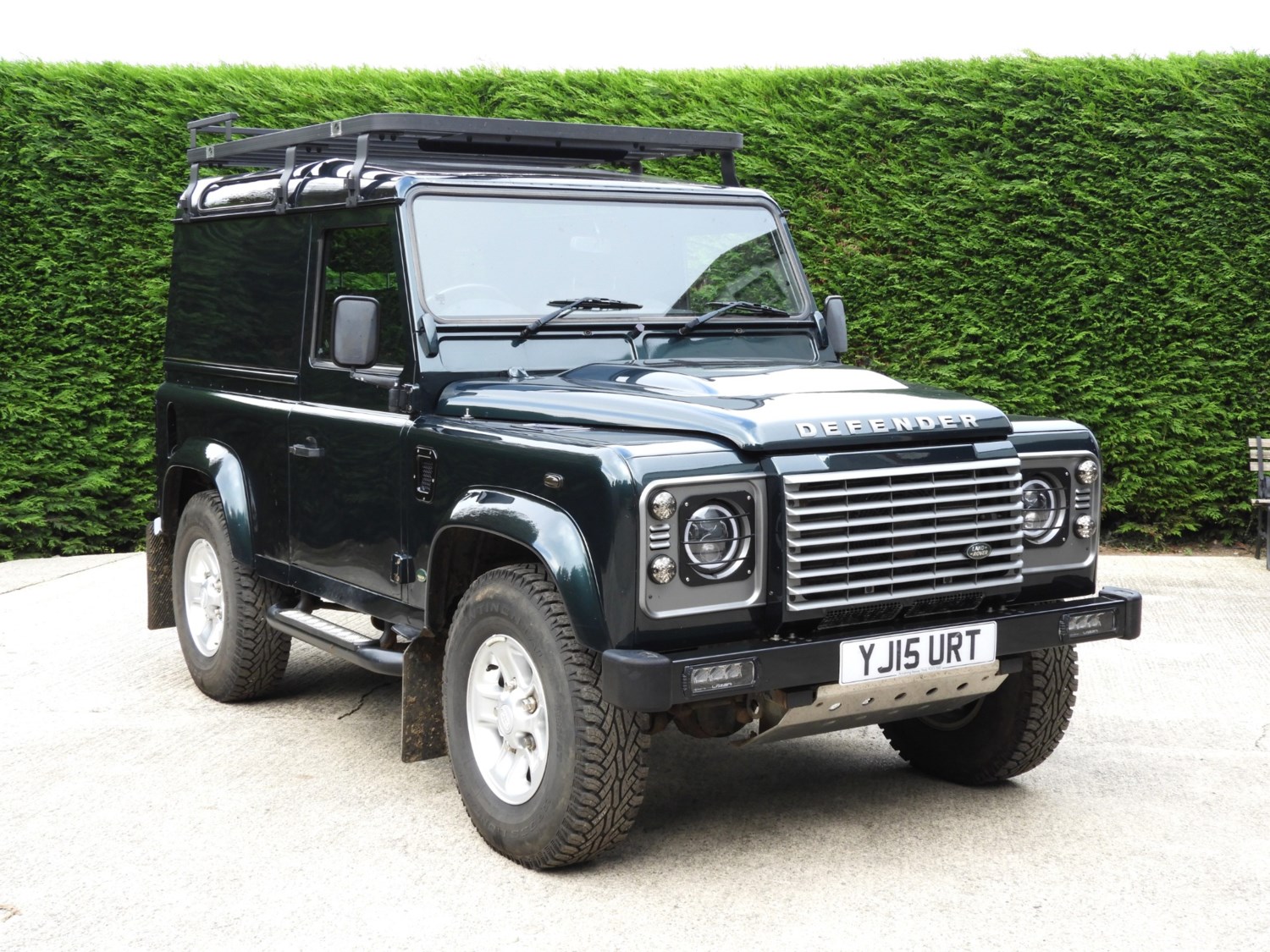 Land Rover Defender Listing Image