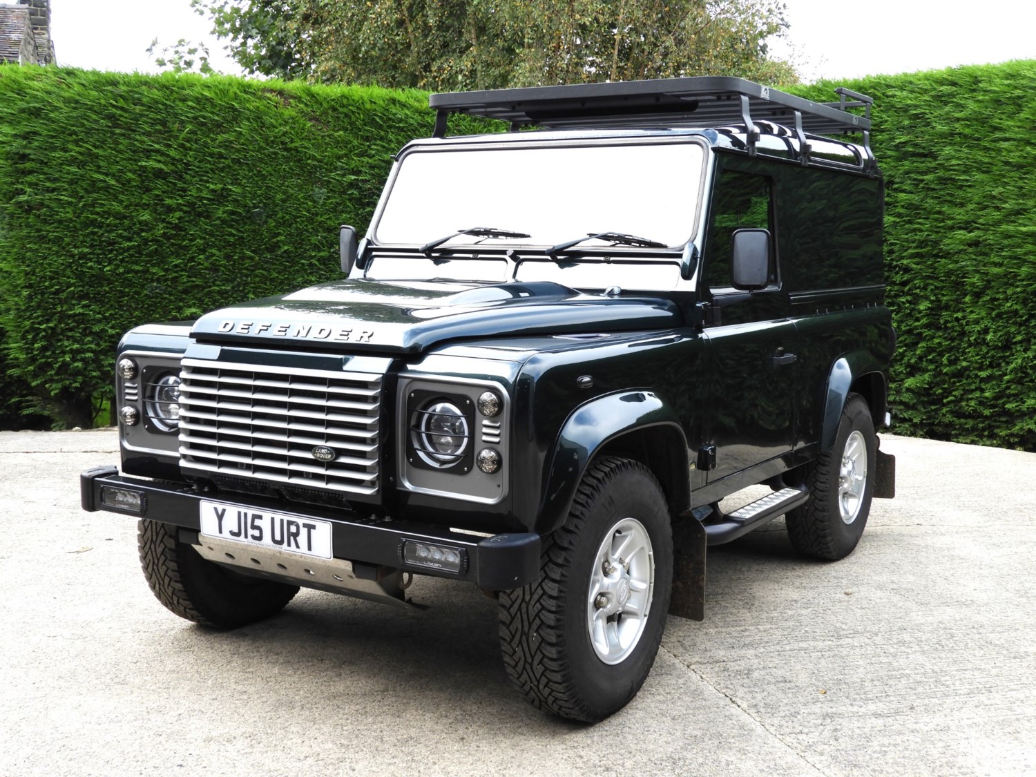 Land Rover Defender Listing Image