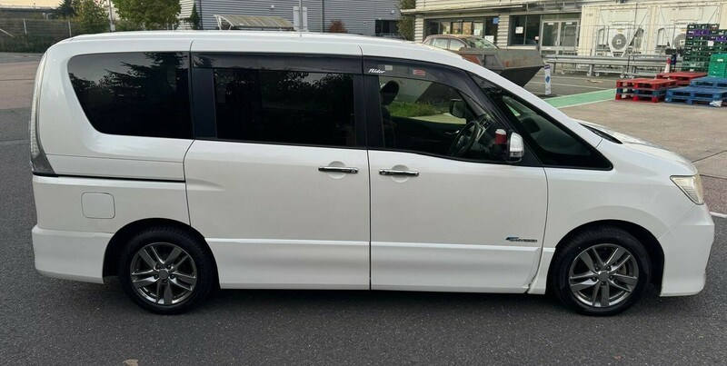 Nissan Serena Listing Image