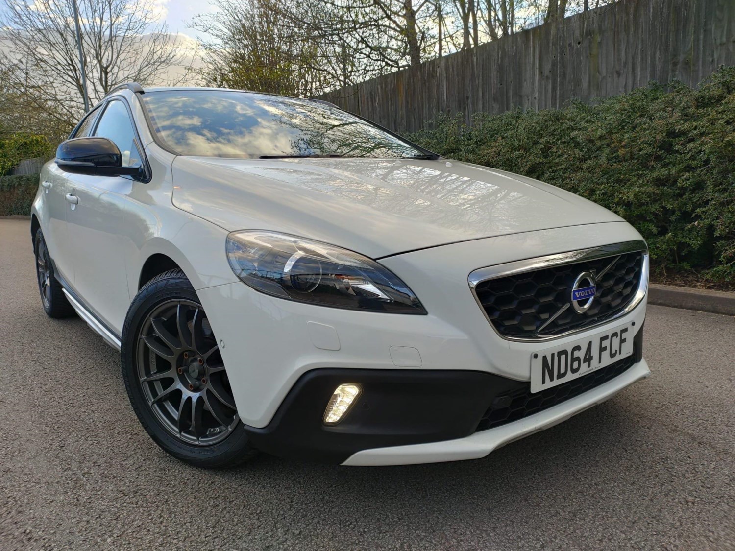 Volvo V40 Cross Country Listing Image