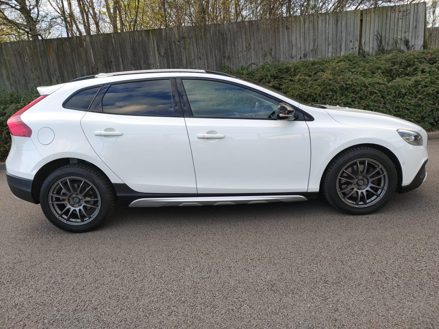 Volvo V40 Cross Country Listing Image