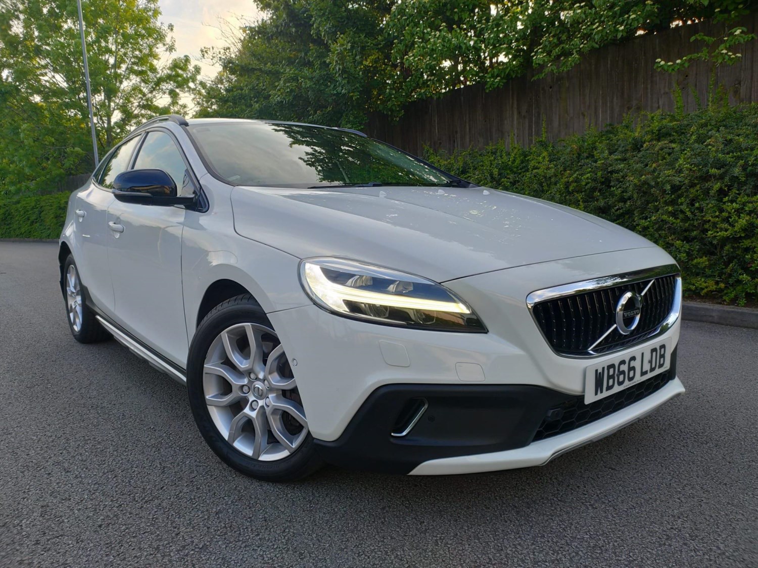 Volvo V40 Cross Country Listing Image