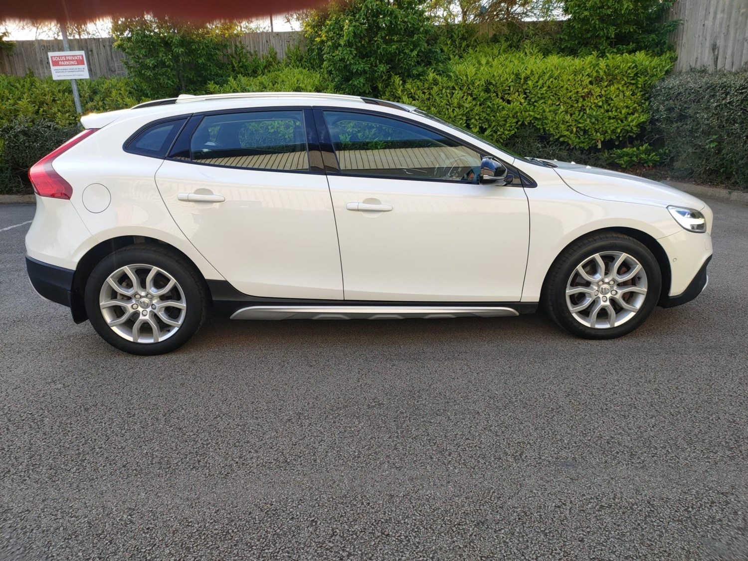 Volvo V40 Cross Country Listing Image