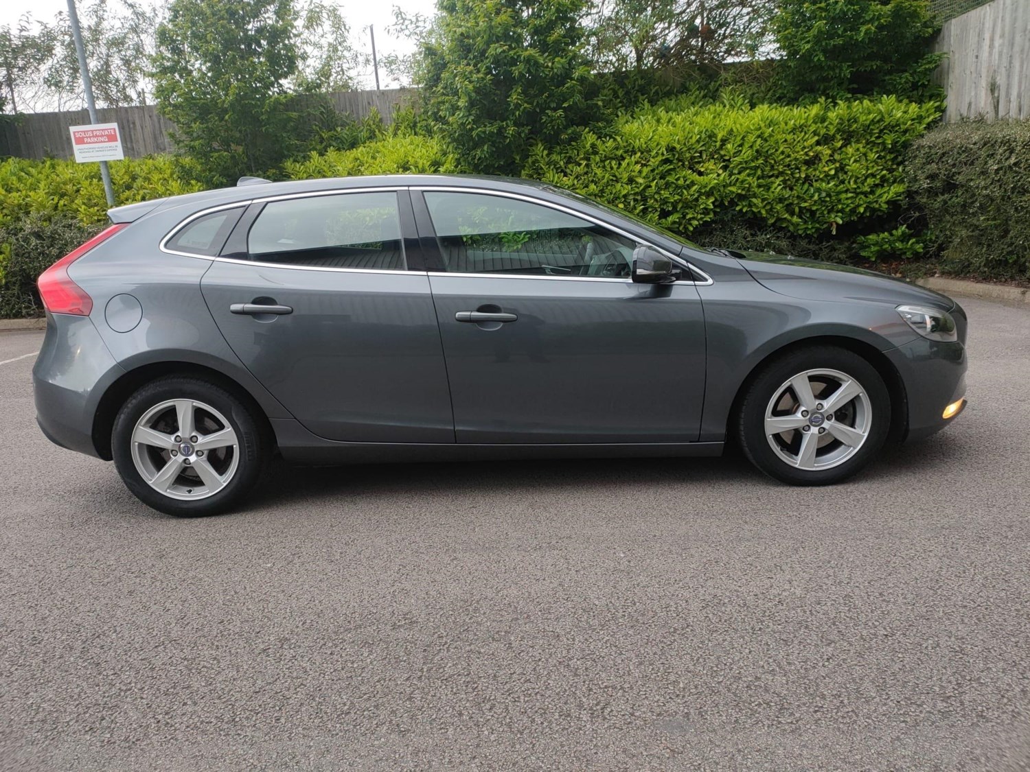 Volvo V40 Listing Image