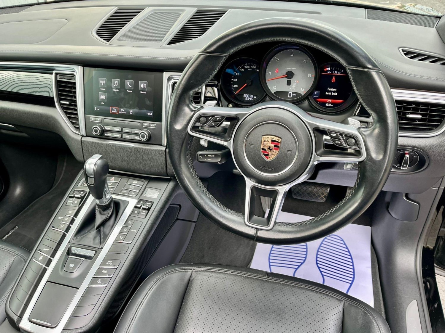 Porsche Macan Listing Image