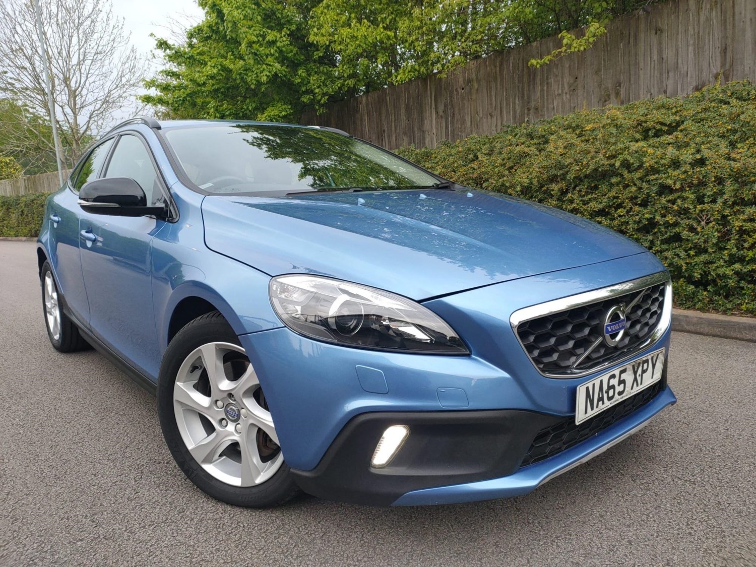 Volvo V40 Cross Country Listing Image