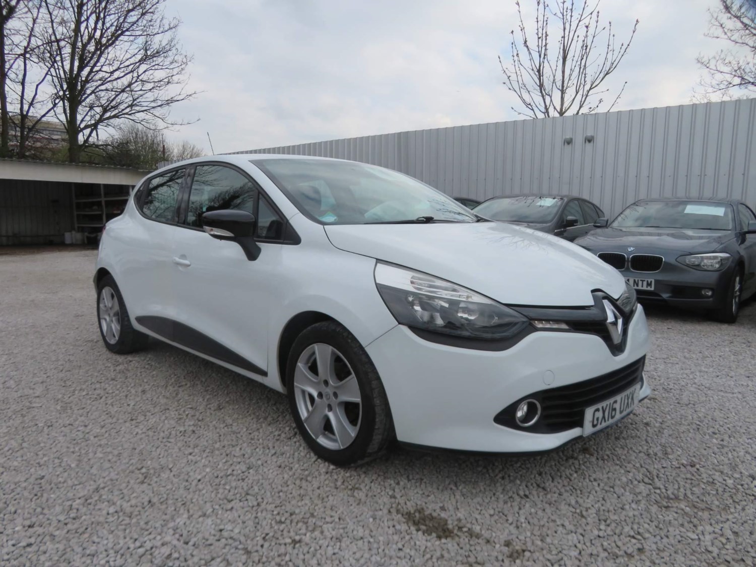 Renault Clio Listing Image