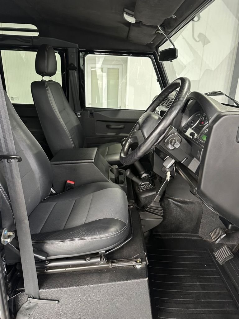 Land Rover Defender Listing Image