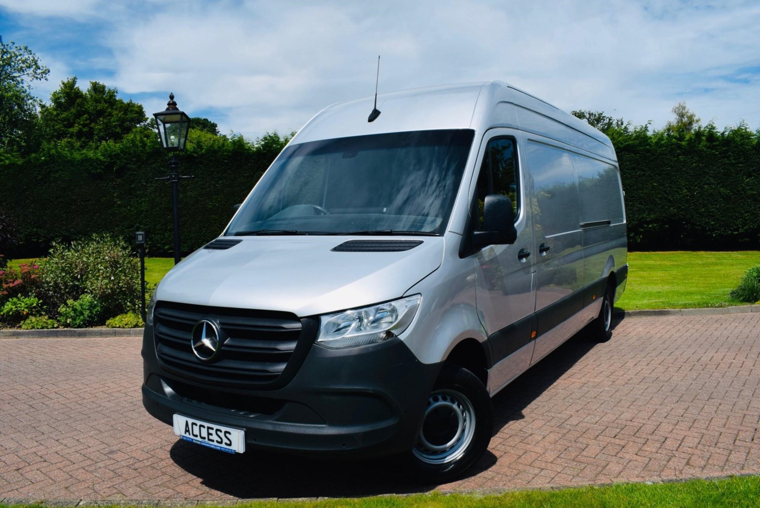 Mercedes-Benz Sprinter Listing Image