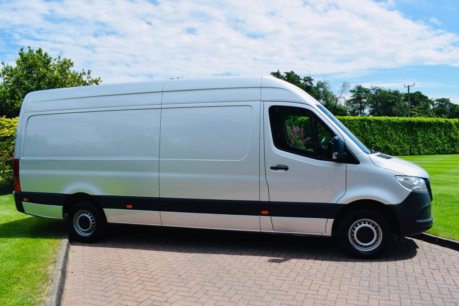 Mercedes-Benz Sprinter Listing Image