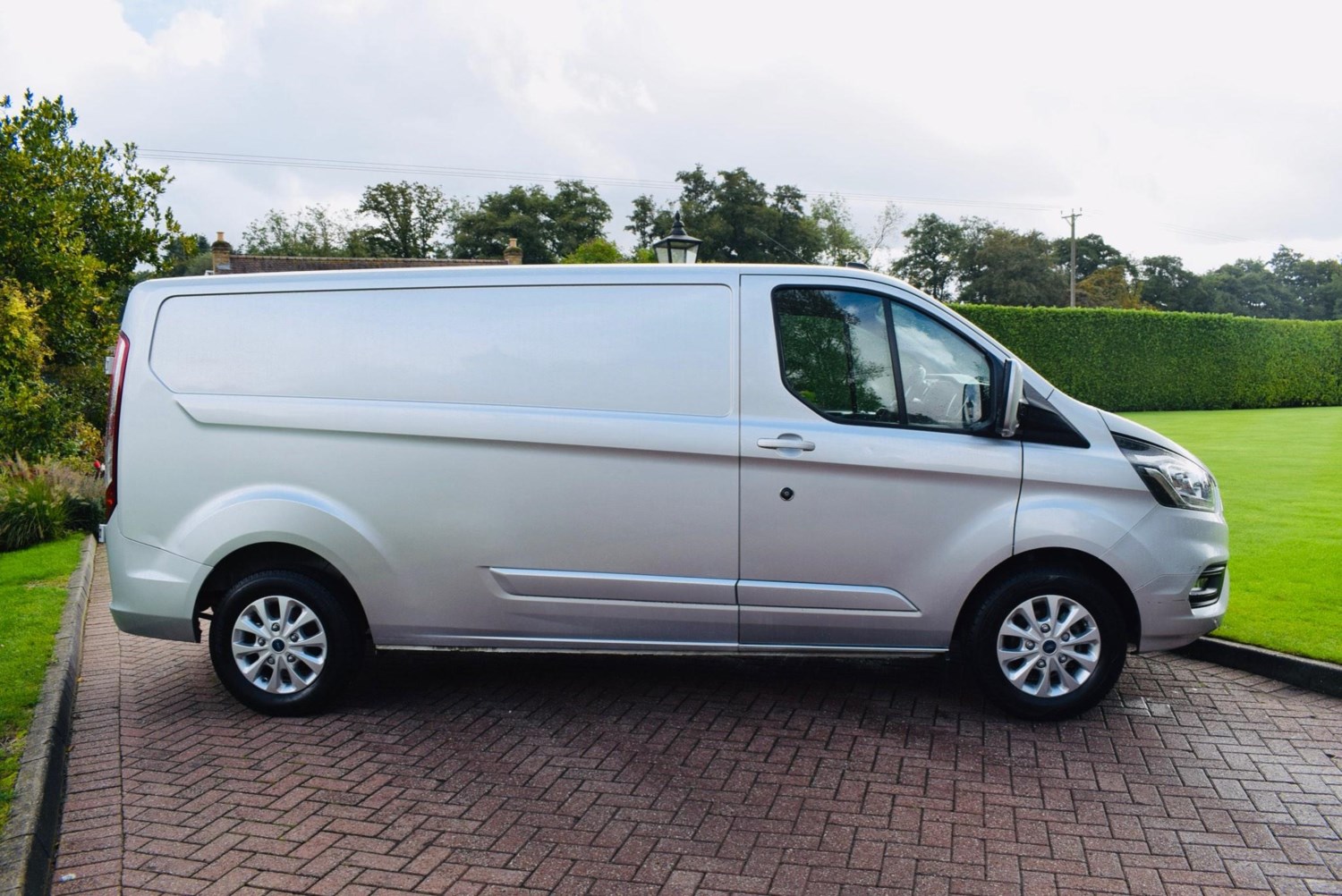 Ford Transit Custom Listing Image