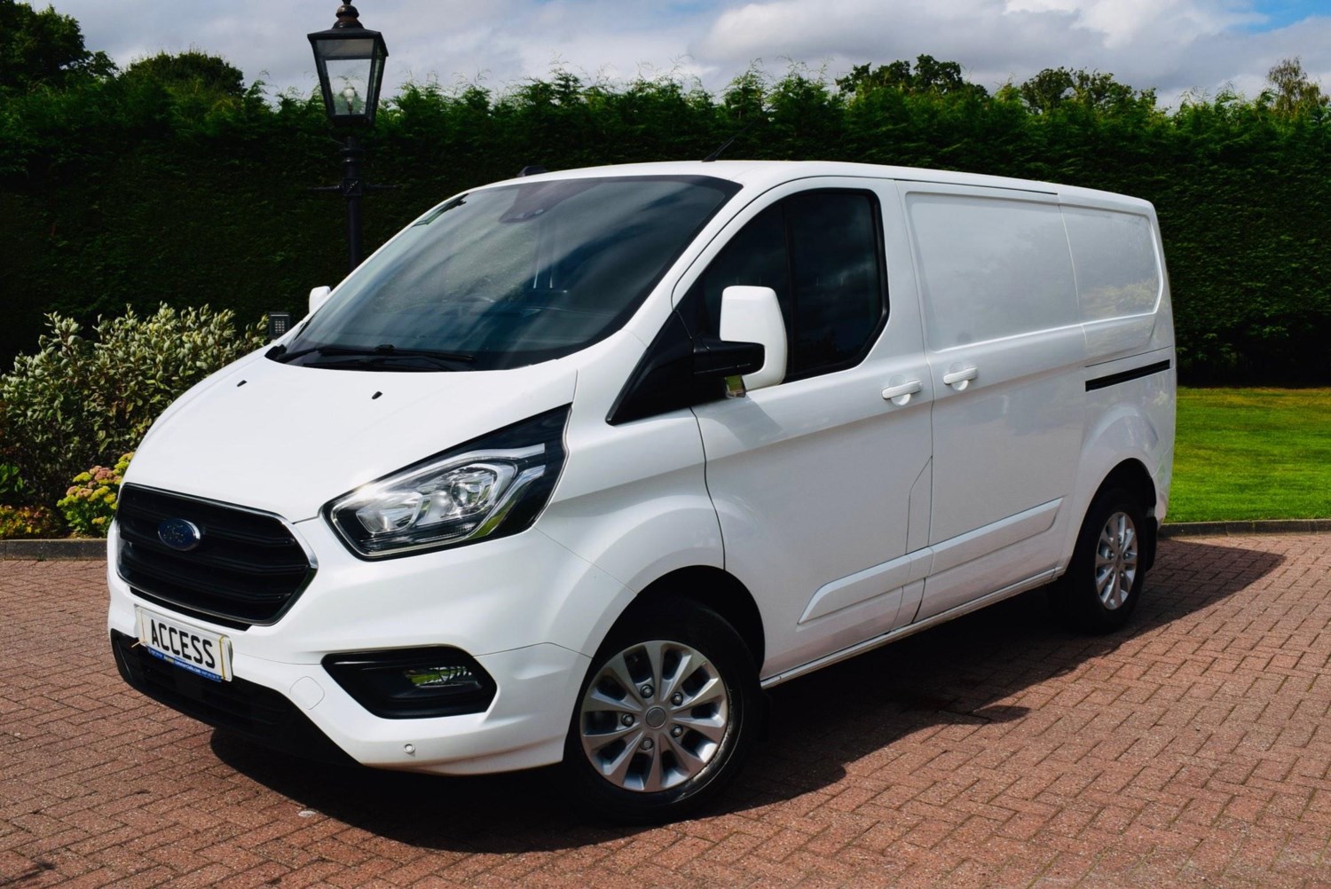 Ford Transit Custom Listing Image