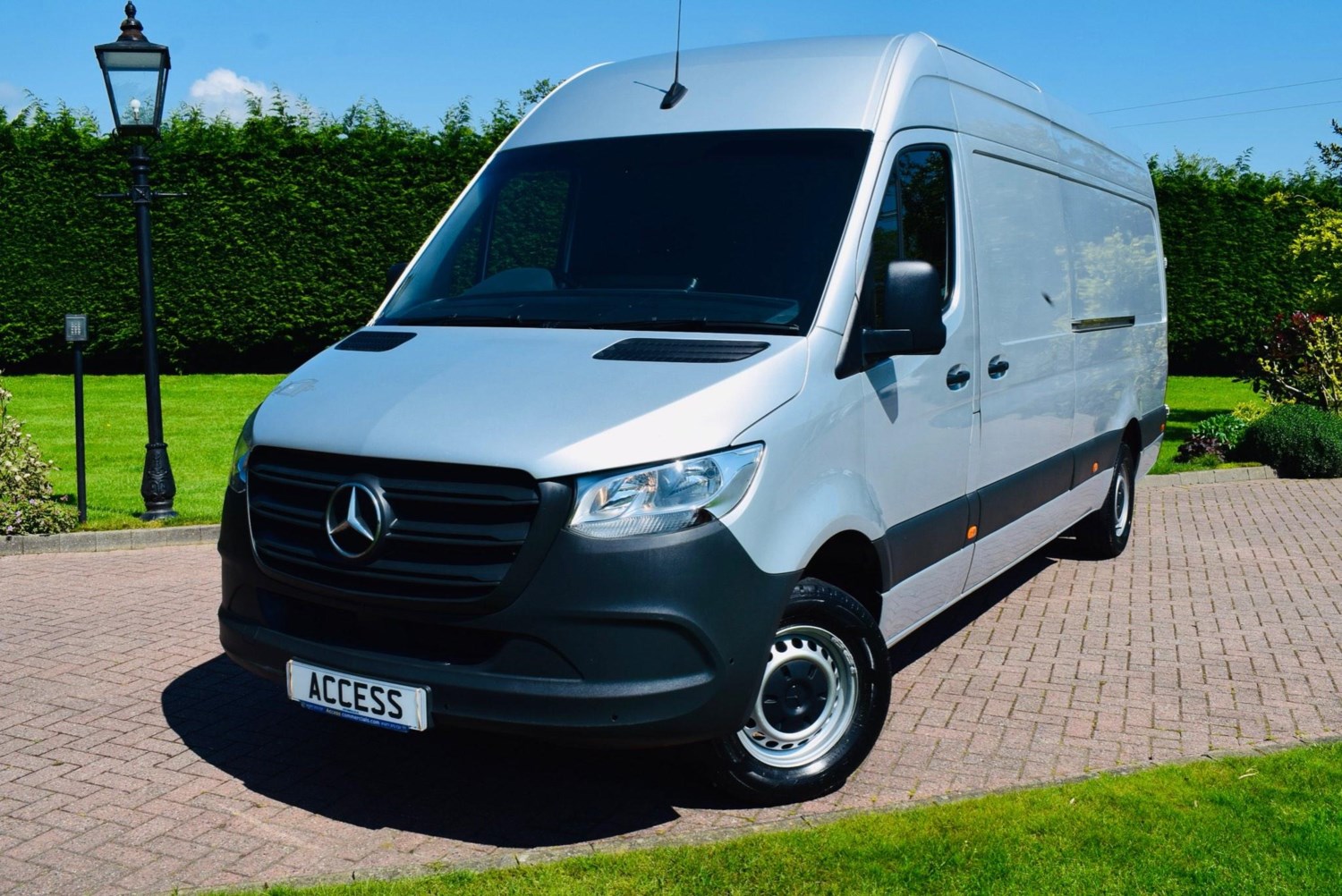 Mercedes-Benz Sprinter Listing Image