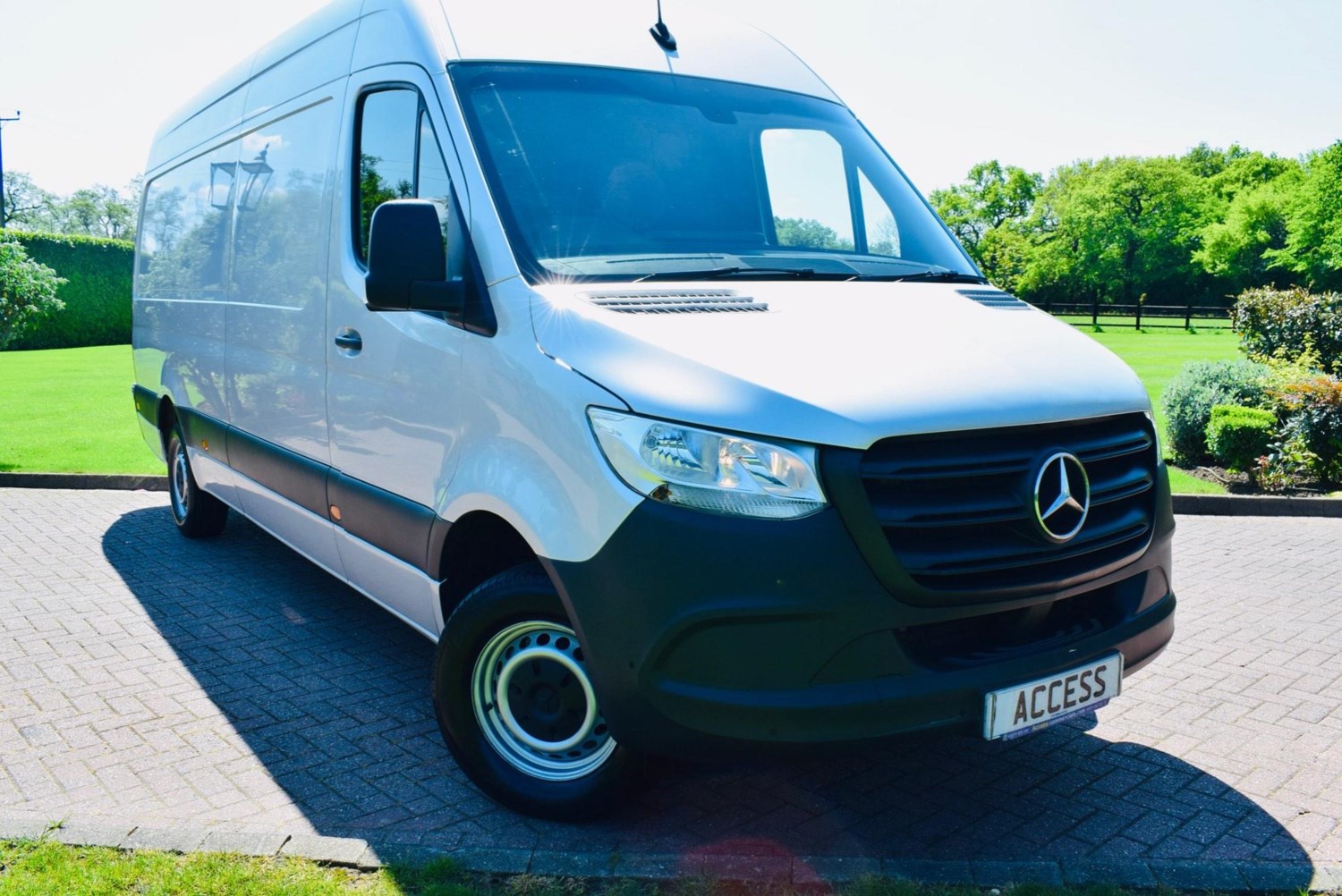 Mercedes-Benz Sprinter Listing Image