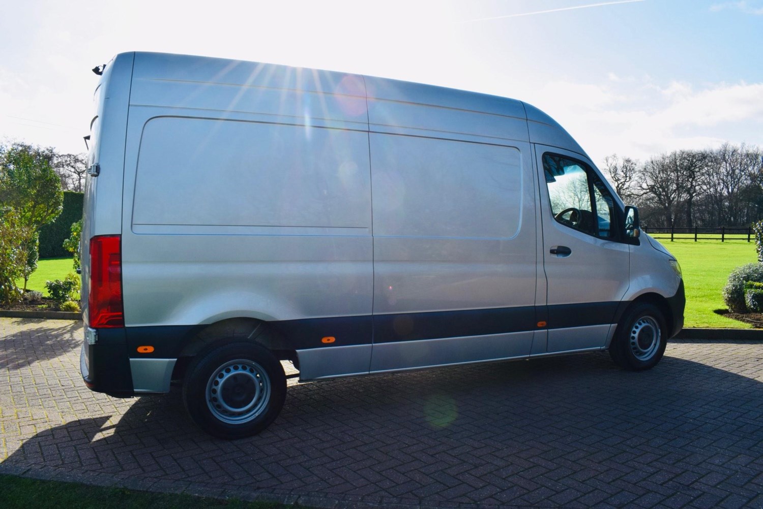 Mercedes-Benz Sprinter Listing Image