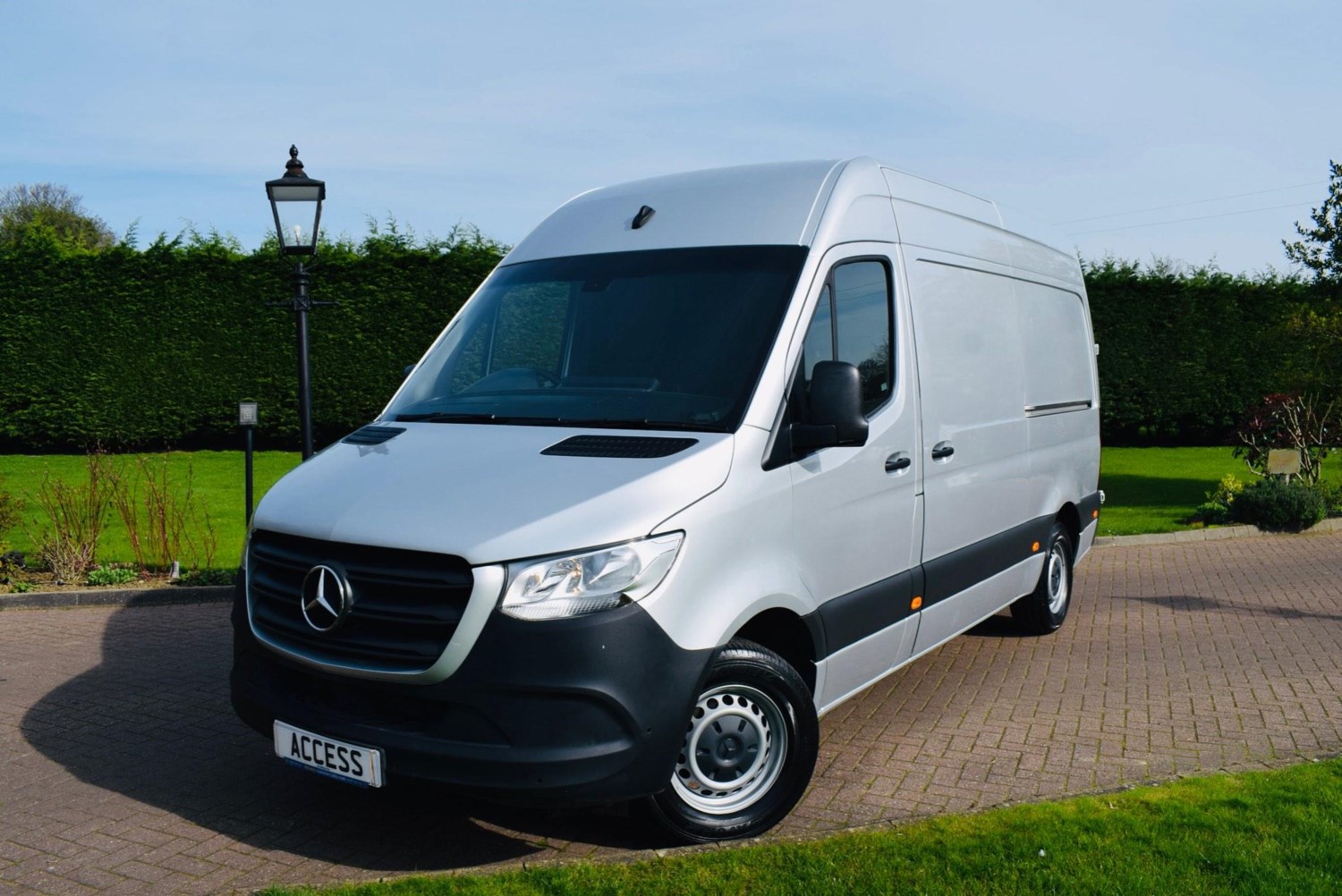 Mercedes-Benz Sprinter Listing Image