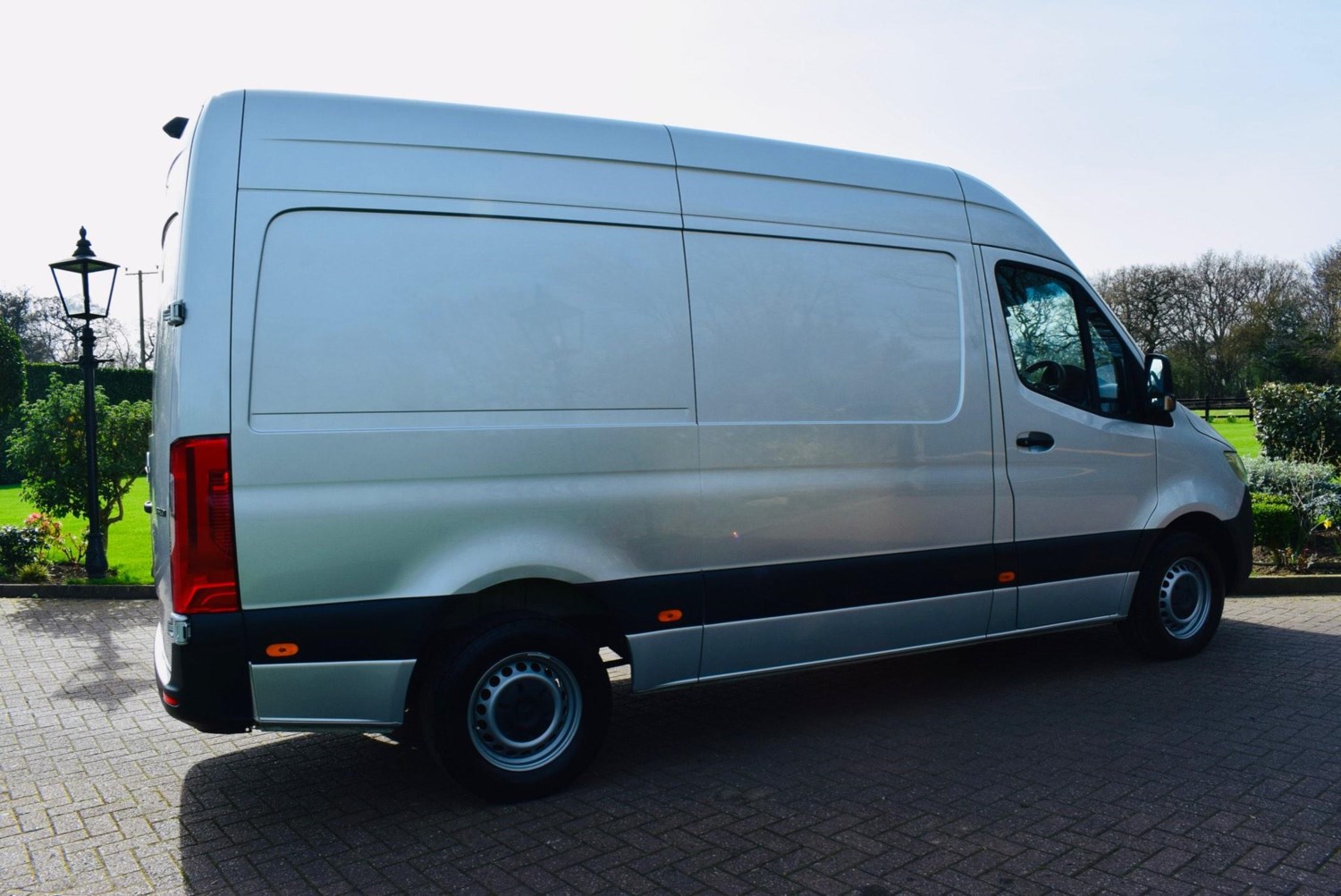 Mercedes-Benz Sprinter Listing Image